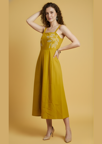 Elegant yellow sleeveless dress front view