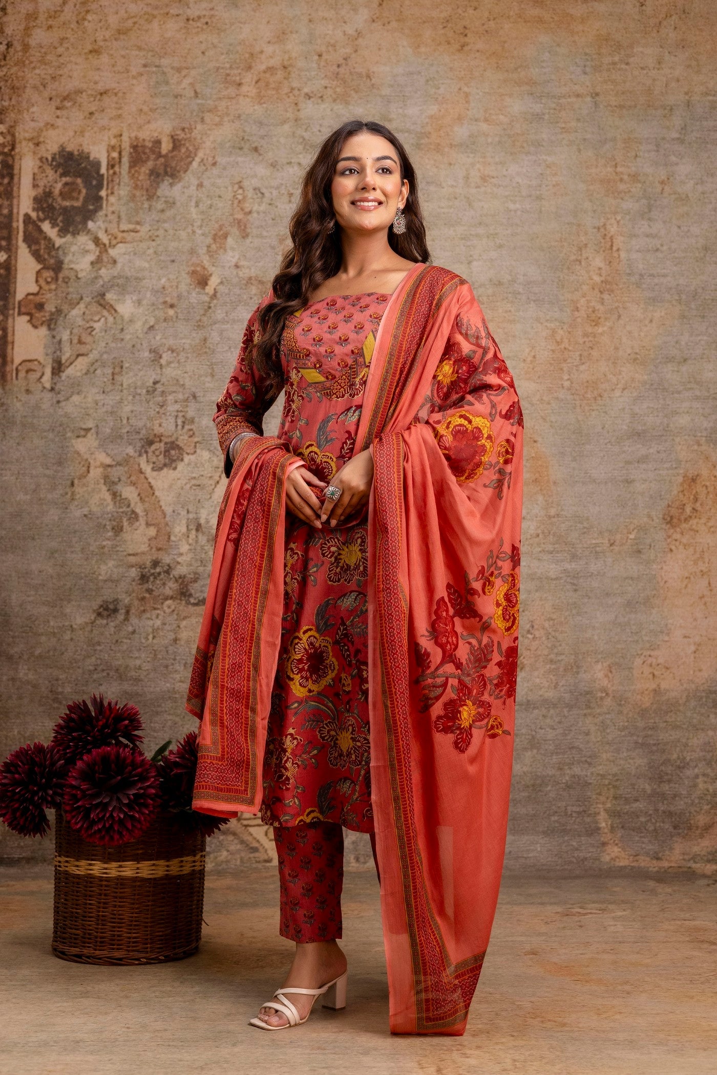 Close-up of dupatta with intricate border