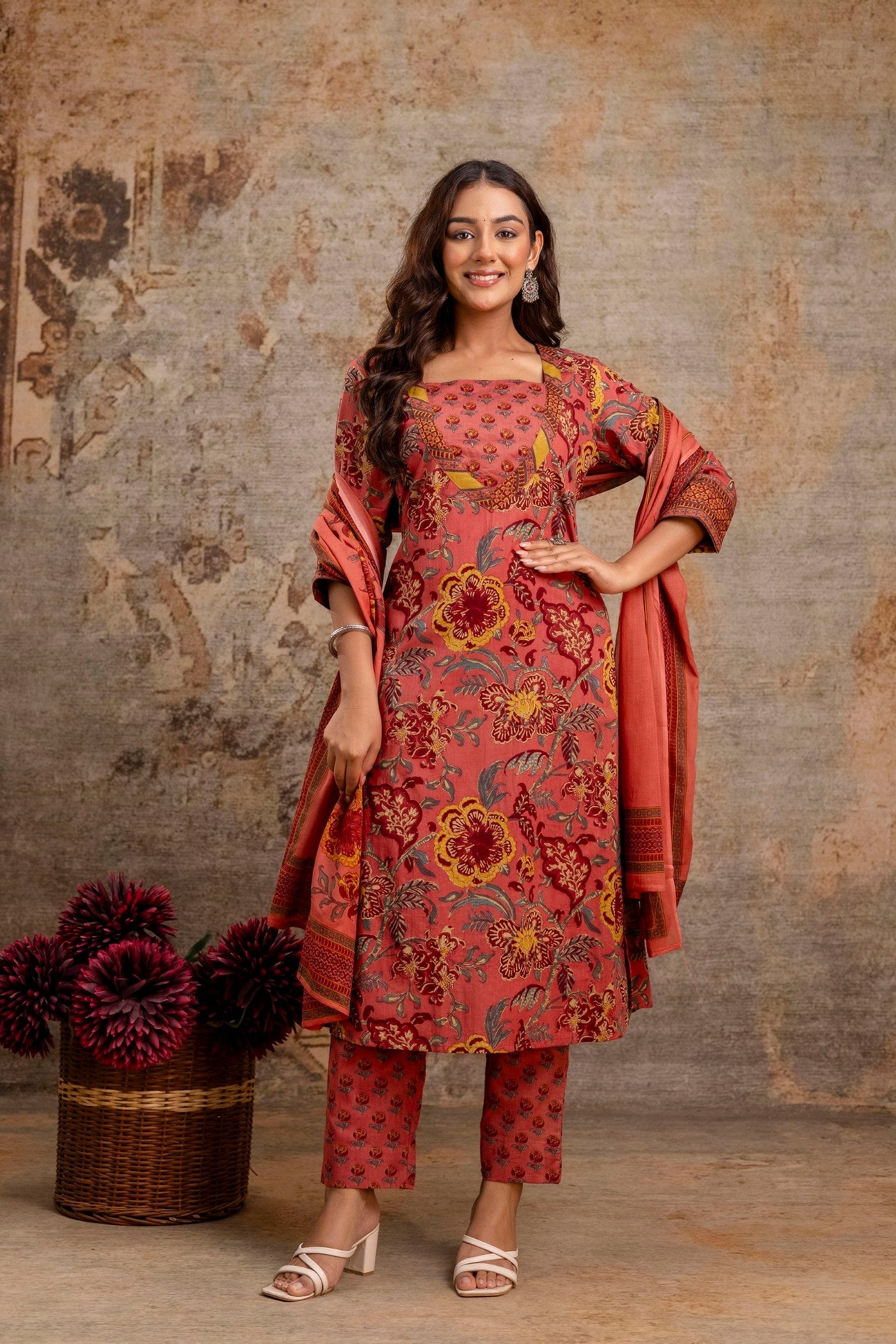 Detailed neckline embroidery on kurta