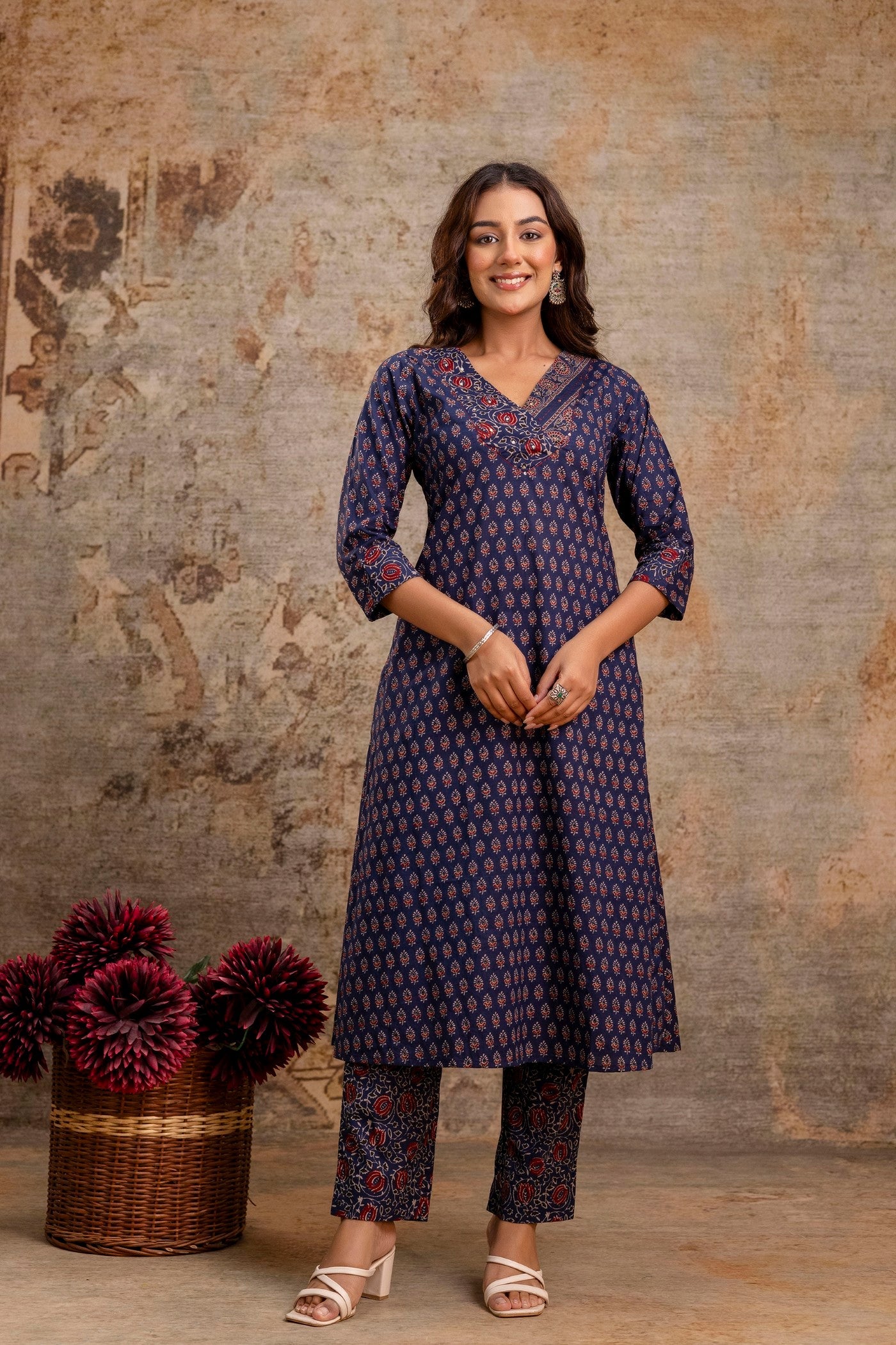 Handcrafted neck design kurti set