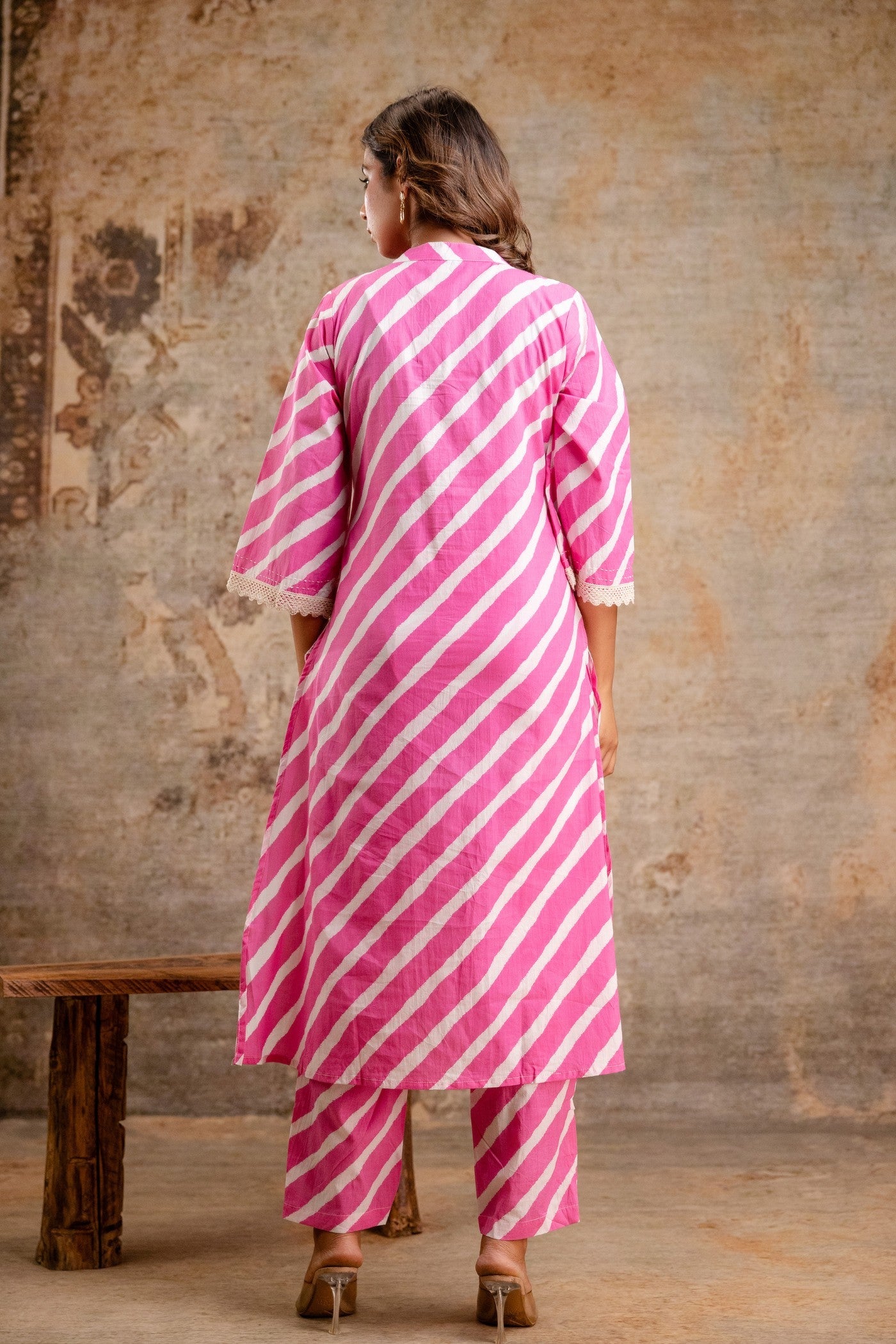 Lace-detailed pink summer kurta