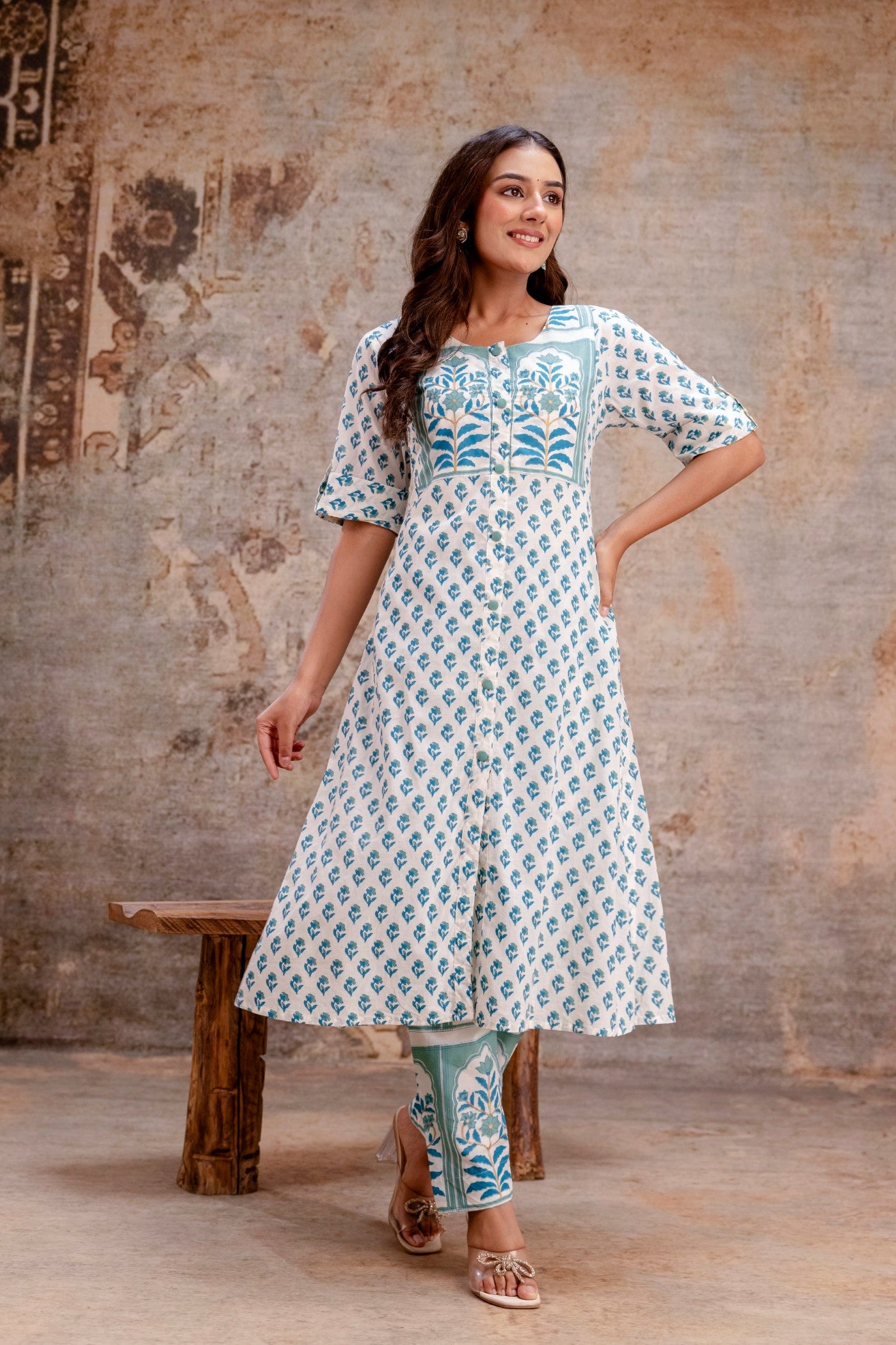 Stylish Aaronee kurta pant set with prints