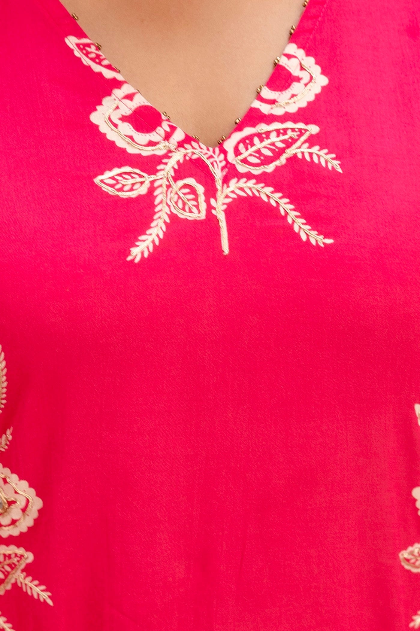 Trendy pink tulip pant outfit for women